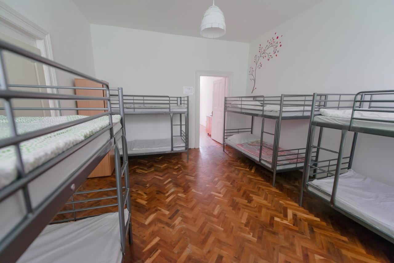 Budapest Party Hostel At Udvarom Стая снимка