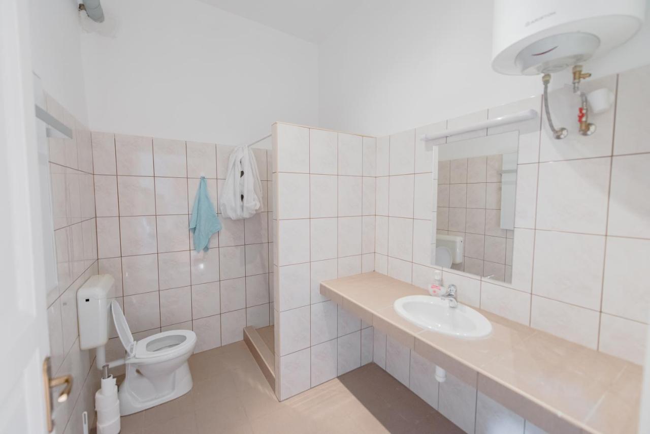 Budapest Party Hostel At Udvarom Стая снимка