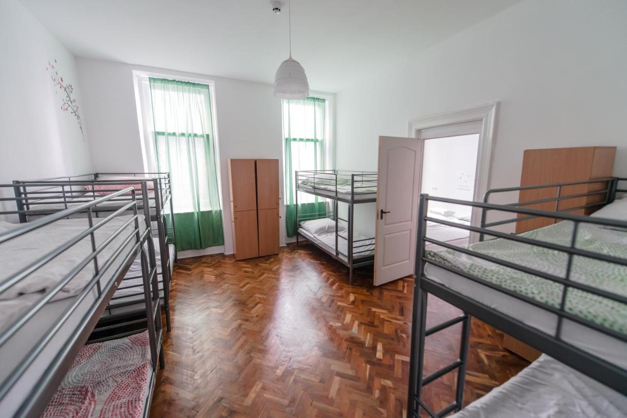 Budapest Party Hostel At Udvarom Стая снимка