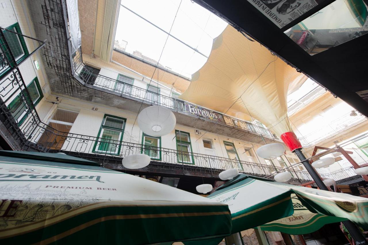 Budapest Party Hostel At Udvarom Екстериор снимка