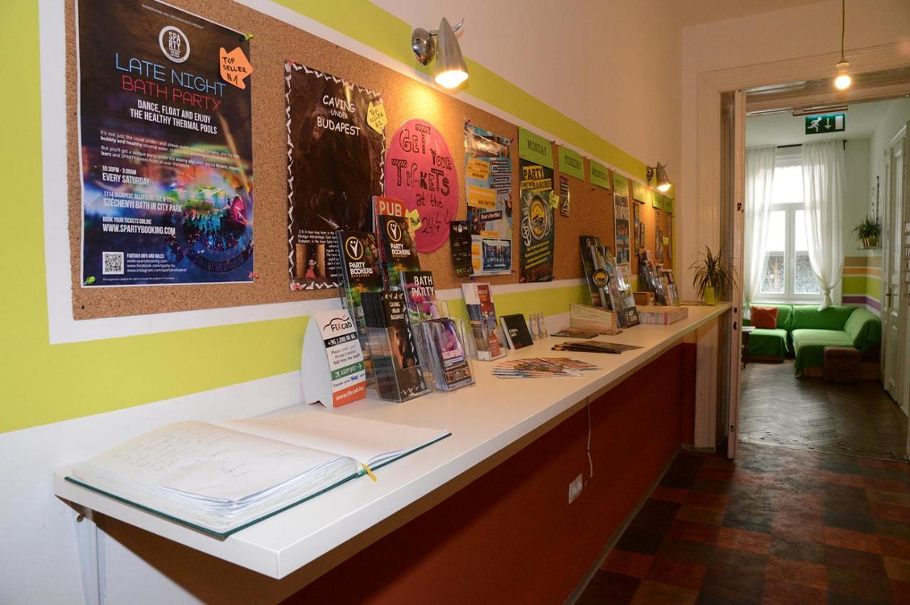 Budapest Party Hostel At Udvarom Екстериор снимка