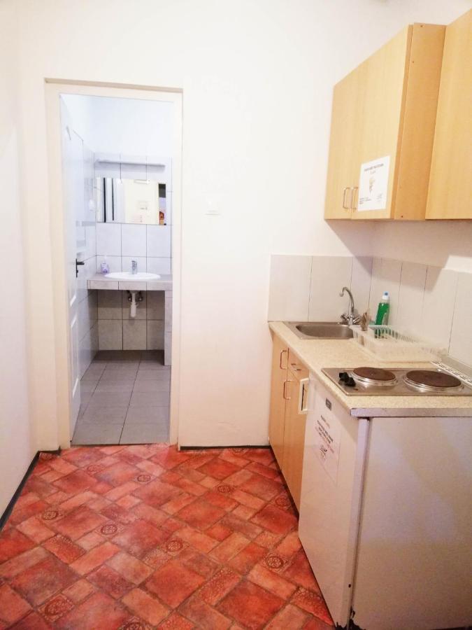Budapest Party Hostel At Udvarom Екстериор снимка