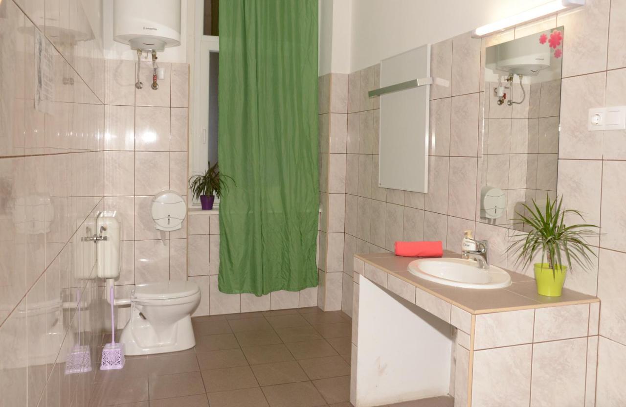 Budapest Party Hostel At Udvarom Екстериор снимка